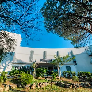 Zenitude Hôtel-résidences La Tour De Mare Hotel