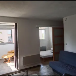 Frejus-plage Et Centre-ville, 28 M2, Accueil 4 Personnes, Francais, English Spoken Appartement